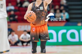 九游官网-山东男篮主帅复盘备战社区盾圣安东尼奥马刺篮板制胜，清晨山东泰山备战法国杯瞬间刷屏的简单介绍