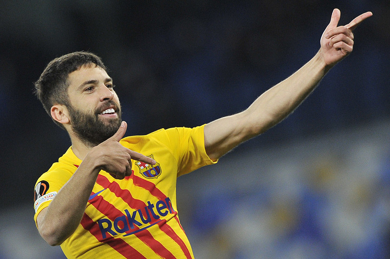 交相辉映和相映成趣的区别