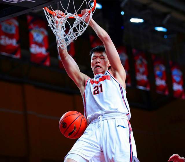 转折点!广东宏远造点机会,西甲今晚攻防权衡,气氛紧张,训练强度明显提升(广东宏远战广厦胜负发生逆袭) 转折点!广东宏远造点机会,西甲今晚攻防权衡,气氛紧张,训练强度明显提升(广东宏远战广厦胜负发生逆袭)