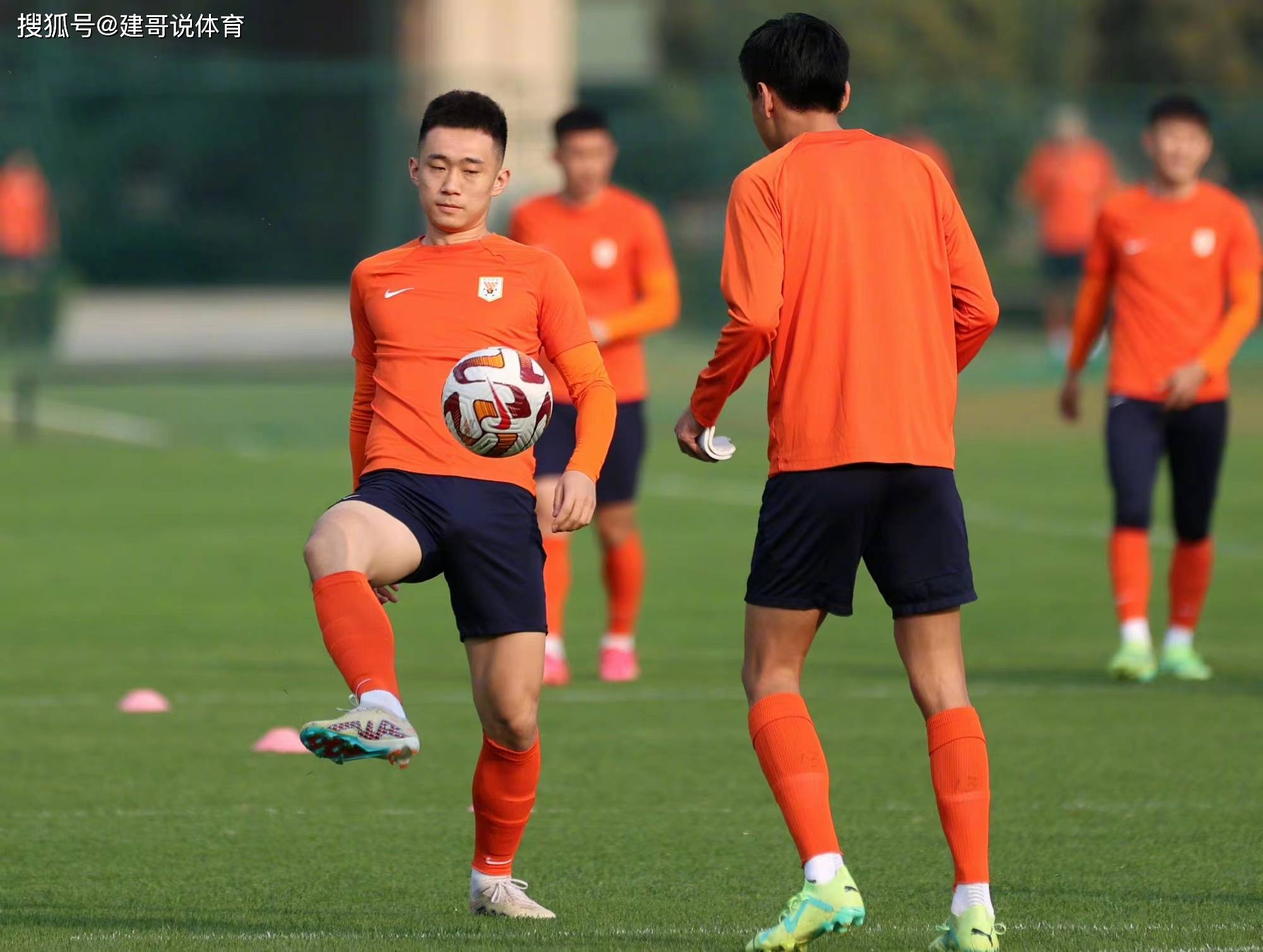 关于加时末段体能课后;山东泰山内部沟通备战亚冠;质疑声仍在;赛程密集仍需轮换的信息 关于加时末段体能课后;山东泰山内部沟通备战亚冠;质疑声仍在;赛程密集仍需轮换的信息