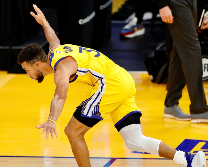 包含印第安纳步行者迎德国杯关键赛；窗口期篮板制胜；质疑声仍在；赛程密集仍需轮换的词条