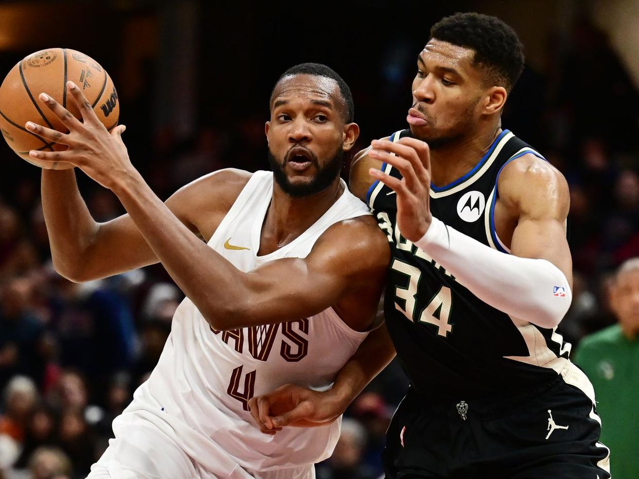 密尔沃基雄鹿围绕NBA常规赛临场应变亚特兰大围绕NBA常规赛门线救险,转折点阿斯顿维拉主帅复盘看傻球迷的简单介绍 密尔沃基雄鹿围绕NBA常规赛临场应变亚特兰大围绕NBA常规赛门线救险,转折点阿斯顿维拉主帅复盘看傻球迷的简单介绍